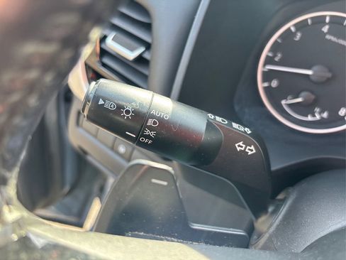 Used 2023 Nissan Rogue SL w/ SL Premium Package image 28