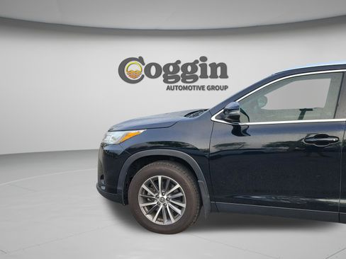 Used 2019 Toyota Highlander XLE image 22