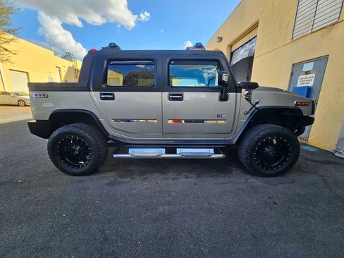 Used 2005 HUMMER H2 SUT w/ Preferred Equipment Group AWD/4WD image 4