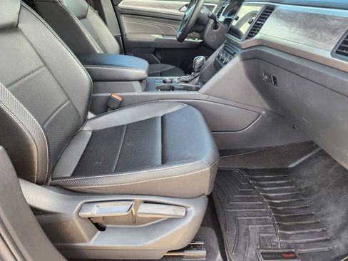 Used 2021 Volkswagen Atlas Cross Sport SE image 17