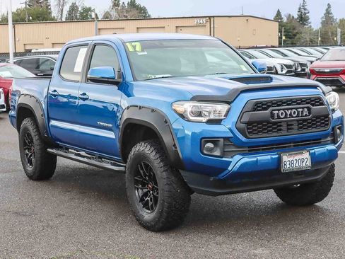 Used 2017 Toyota Tacoma TRD Sport w/ Tow Package image 5