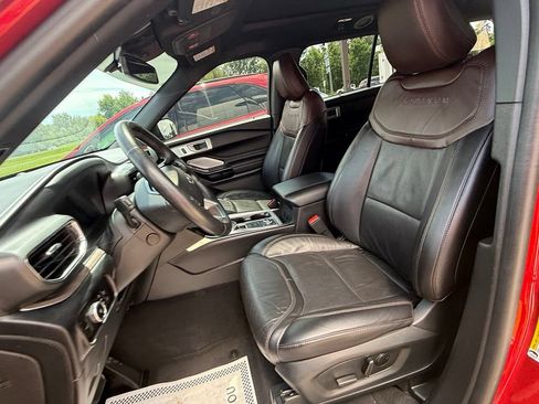 Certified 2023 Ford Explorer Platinum w/ Technology Package AWD/4WD image 24