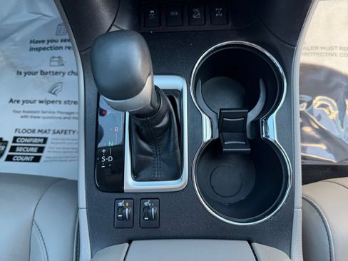 Used 2019 Toyota Highlander XLE AWD/4WD image 19