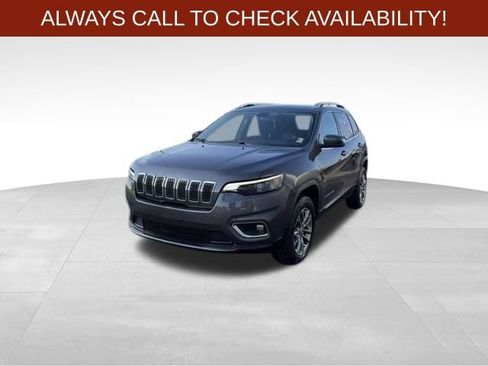 Used 2020 Jeep Cherokee Latitude Plus w/ Cold Weather Group AWD/4WD image 3