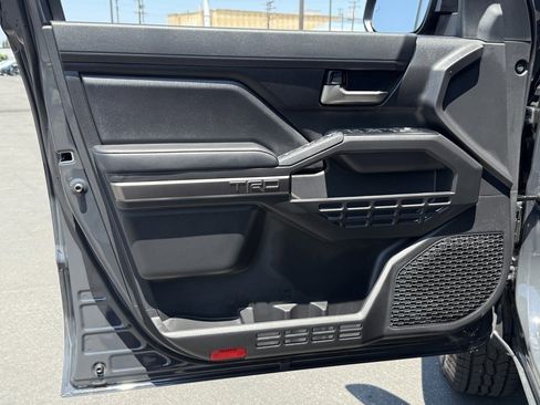 Used 2025 Toyota Tacoma TRD Off-Road image 19