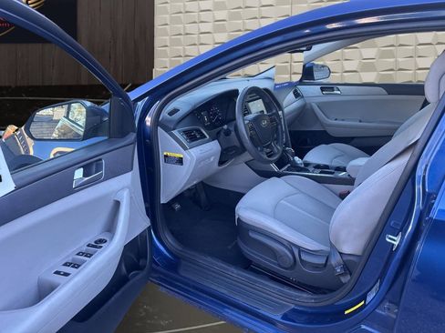 Used 2017 Hyundai Sonata SE w/ Cargo Package FWD image 9