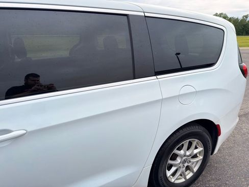 Used 2022 Chrysler Voyager LX FWD image 15