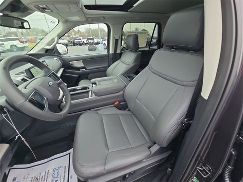 New 2025 Ford Expedition Active image 15