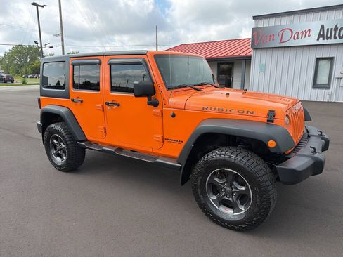 Used 2013 Jeep Wrangler Unlimited Rubicon w/ Connectivity Group AWD/4WD image 2