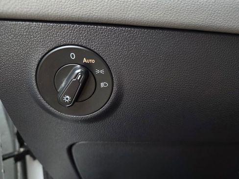 Used 2023 Volkswagen Taos SE image 12