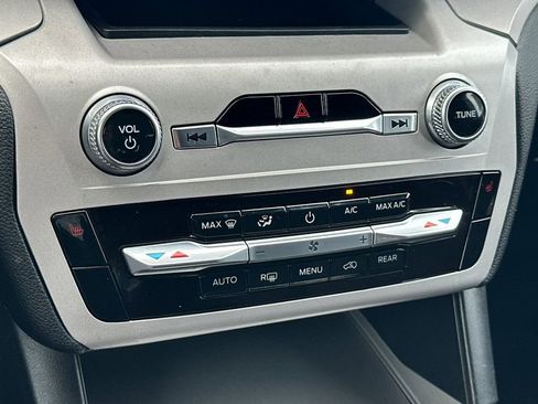 Certified 2023 Ford Explorer XLT image 24