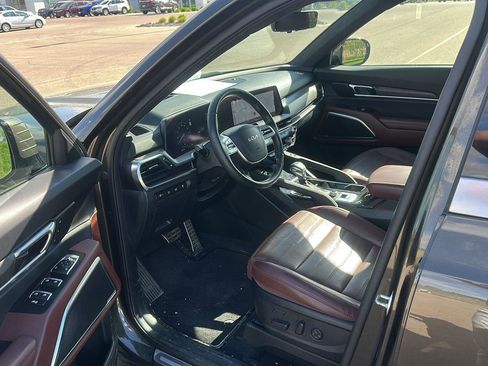 Used 2025 Kia Telluride SX Prestige AWD/4WD image 8