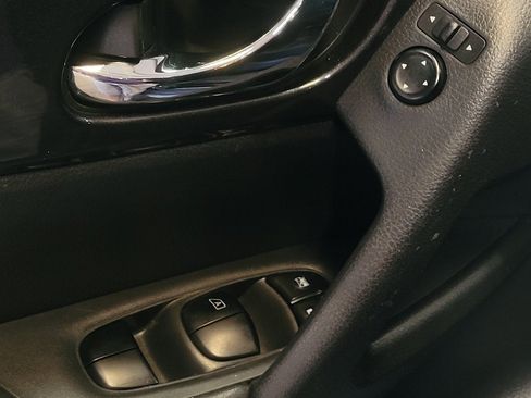 Used 2018 Nissan Rogue S FWD image 27