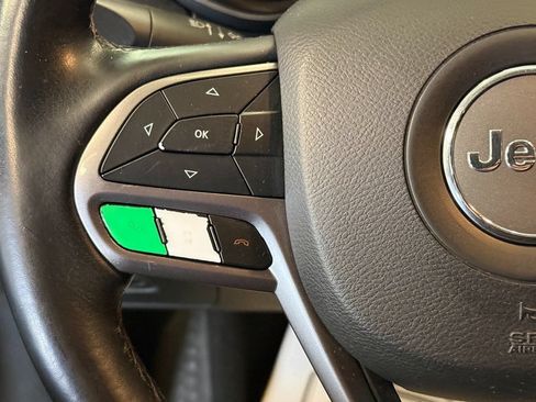 Used 2019 Jeep Cherokee Limited AWD/4WD image 11