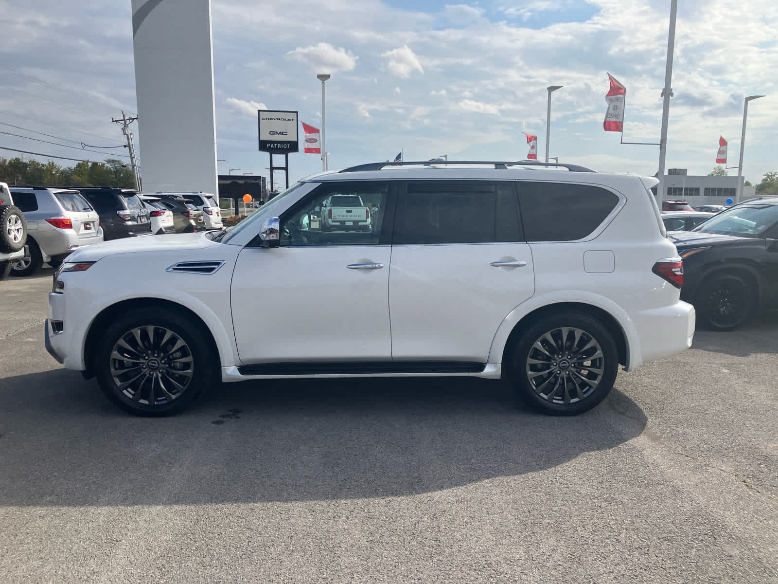 Used 2024 Nissan Armada Platinum w/ Captain's Chairs Package AWD/4WD image 4