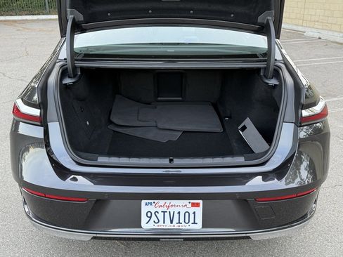 Used 2025 BMW i7 eDrive50 image 16