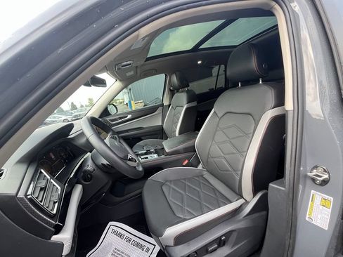 Certified 2024 Volkswagen Atlas Peak Edition SE AWD/4WD image 11