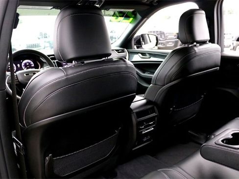 Used 2023 Jeep Grand Cherokee Altitude image 23