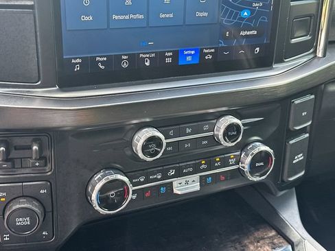 Used 2024 Ford F250 Lariat w/ Black Appearance Package AWD/4WD image 30