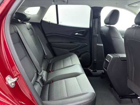 Used 2025 Chevrolet Trax LT w/ LT Convenience Package FWD image 19