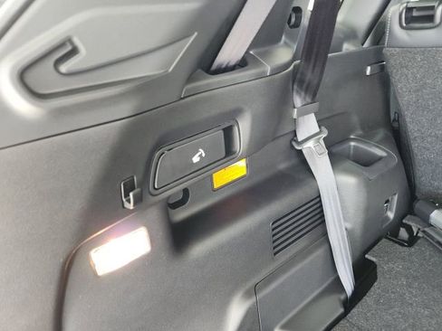 Used 2023 Mitsubishi Outlander SE image 10