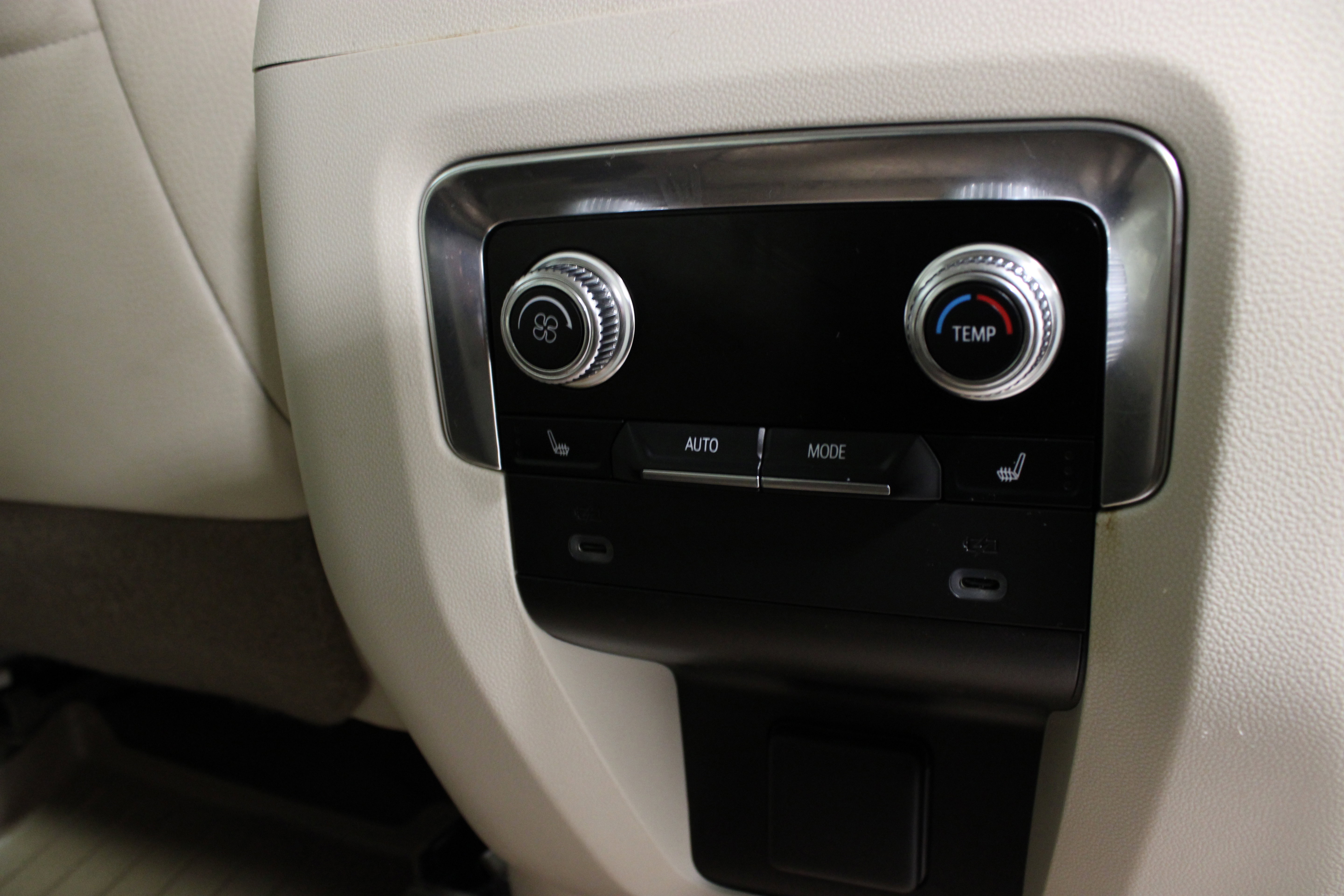 Used 2023 GMC Yukon XL Denali AWD/4WD image 18