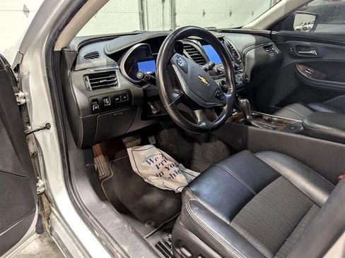 Used 2014 Chevrolet Impala LT w/ Convenience Package image 9