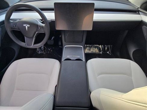 Used 2024 Tesla Model Y 2WD image 18