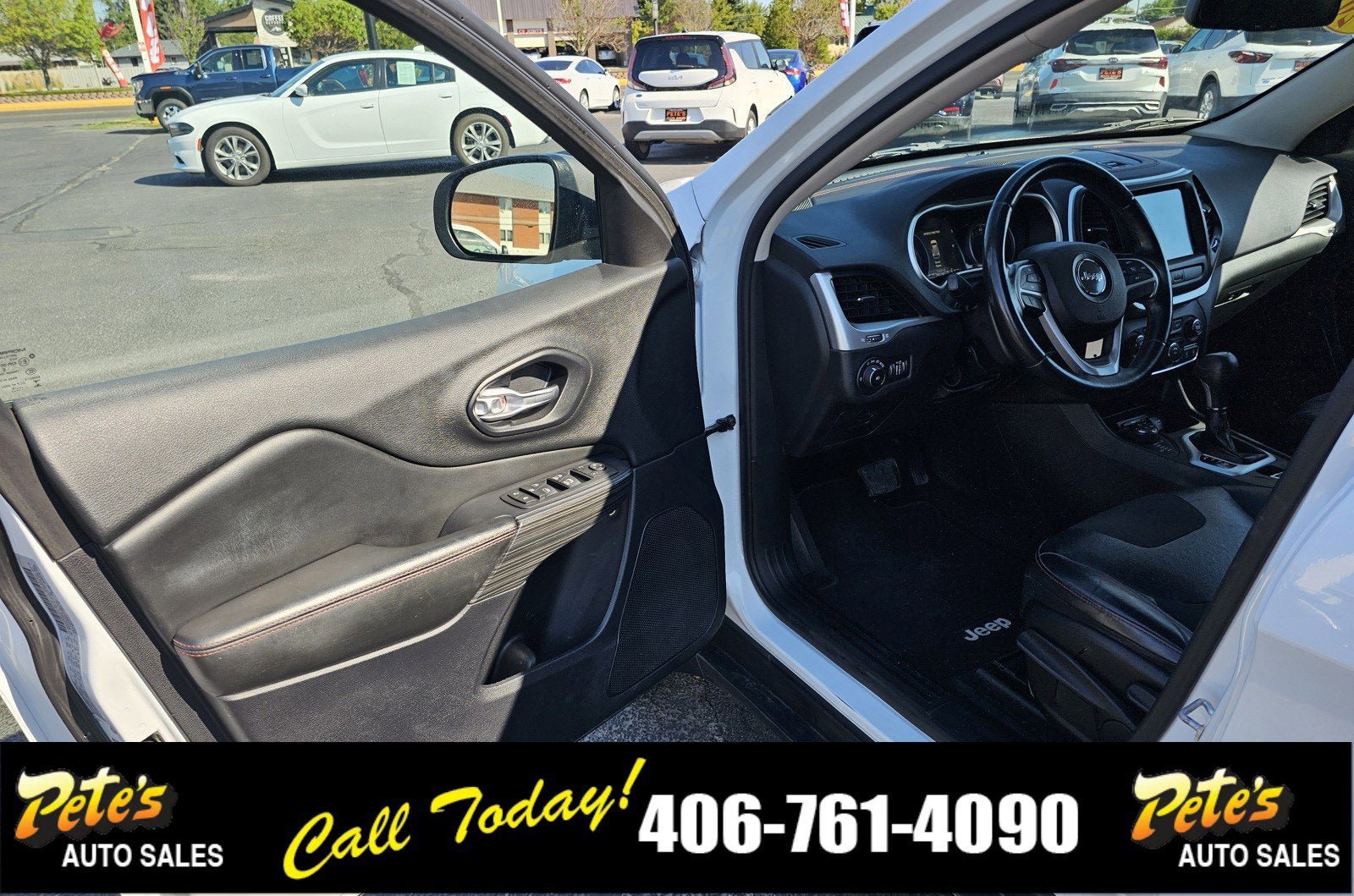 Used 2016 Jeep Cherokee Trailhawk AWD/4WD image 16