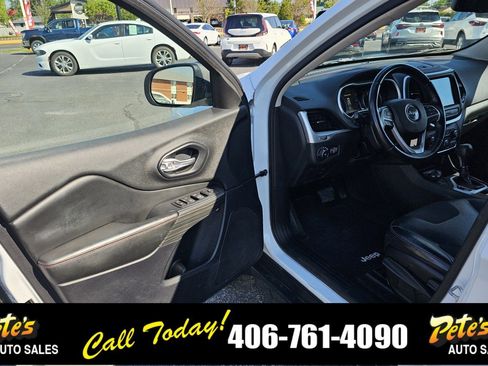 Used 2016 Jeep Cherokee Trailhawk image 16