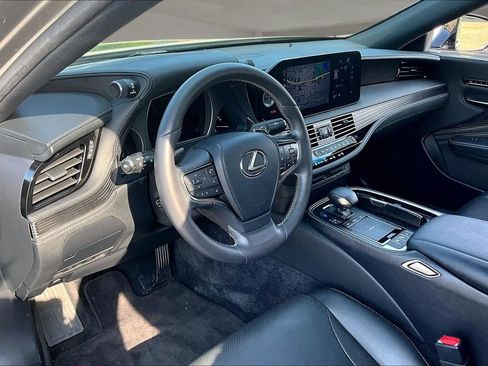 Used 2022 Lexus LS 500 w/ Accessory Package (Z2) RWD image 17
