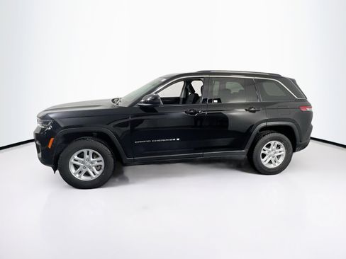 Used 2023 Jeep Grand Cherokee Laredo w/ Luxury Tech Group I image 8