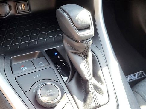 Used 2025 Toyota RAV4 XLE image 32