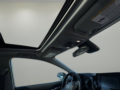 Used 2022 Toyota Camry SE w/ Cold Weather Package image 44