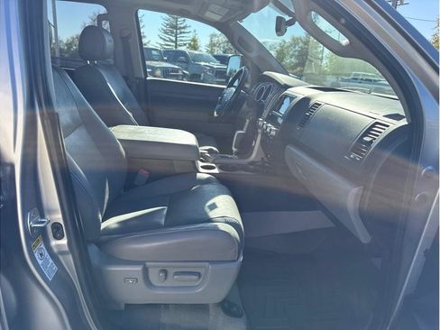 Used 2010 Toyota Tundra Limited AWD/4WD image 19