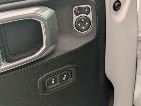 Used 2023 Jeep Gladiator Sport image 11