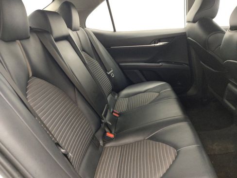 Used 2020 Toyota Camry SE image 19