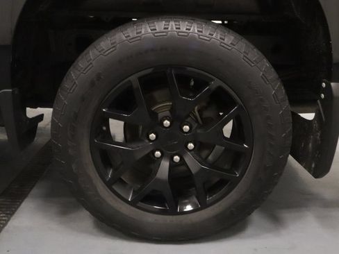 Used 2020 Chevrolet Silverado 1500 Custom w/ Custom Value Package AWD/4WD image 22