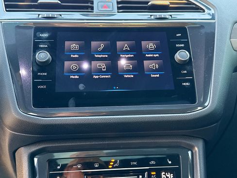 Used 2023 Volkswagen Tiguan SE R-Line image 29