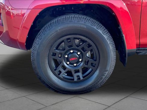 Used 2022 Toyota 4Runner TRD Off-Road Premium w/ Moonroof Package AWD/4WD image 11