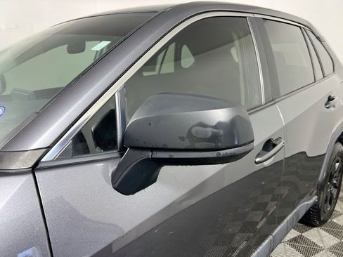 Used 2022 Toyota RAV4 LE FWD image 12