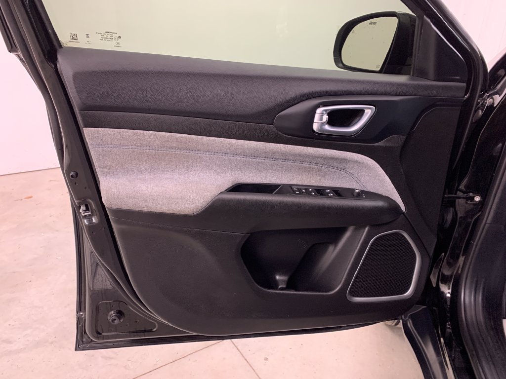 Used 2025 Jeep Compass Sport AWD/4WD image 5