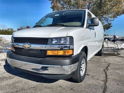 New 2025 Chevrolet Express 2500 Work Van w/ Driver Convenience Package image 4