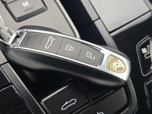 Used 2022 Porsche 911 Carrera w/ Premium Package image 27