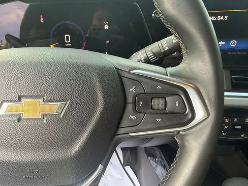 Used 2024 Chevrolet Trax LT w/ LT Convenience Package FWD image 29