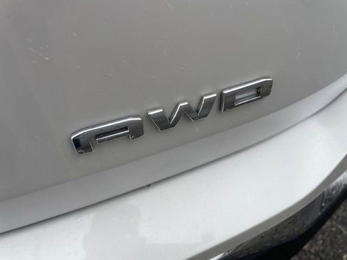 Used 2024 GMC Terrain SLT w/ Infotainment Package II image 43