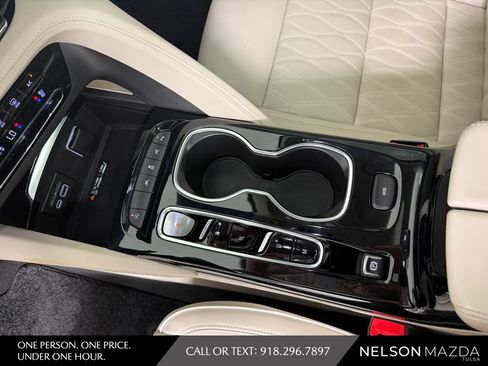Used 2021 Buick Envision Avenir w/ Technology Package II FWD image 31