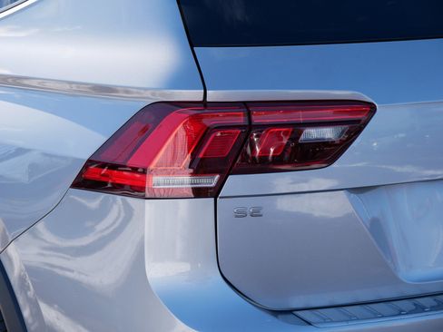 Certified 2022 Volkswagen Tiguan SE R-Line image 17