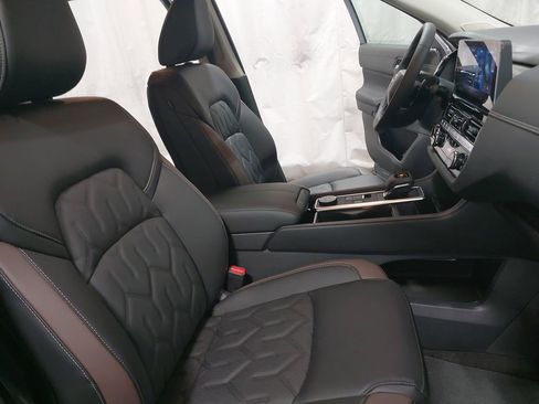 New 2026 Nissan Pathfinder Platinum image 10