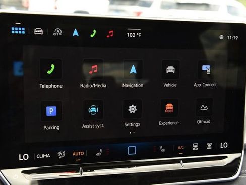 Certified 2025 Volkswagen Tiguan SE w/ Panoramic Sunroof Package AWD/4WD image 15